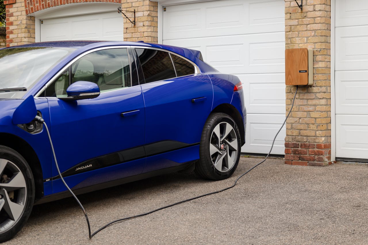 Recharge voiture électrique à domicile : guide complet 2026
